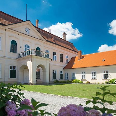 Zamek Dukovany Hotel Екстериор снимка
