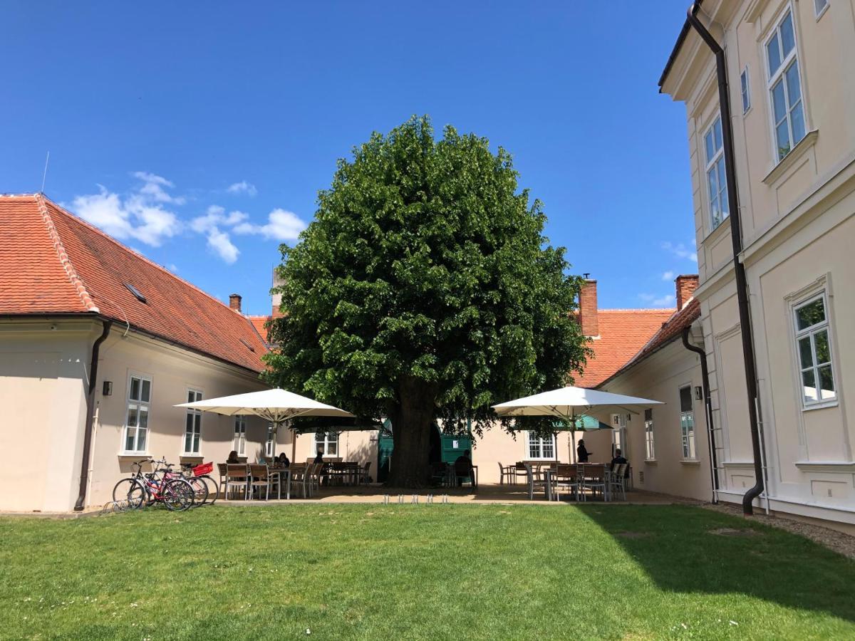 Zamek Dukovany Hotel Екстериор снимка