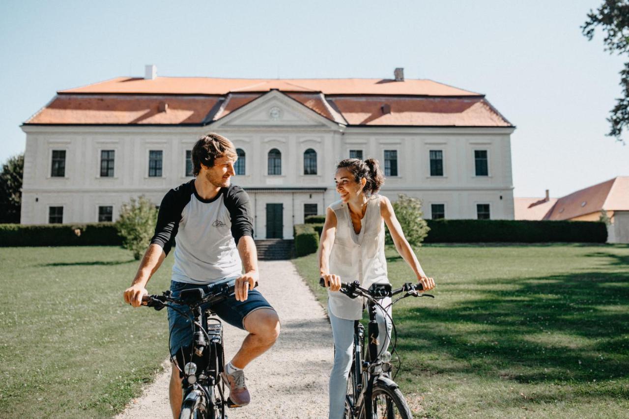 Zamek Dukovany Hotel Екстериор снимка