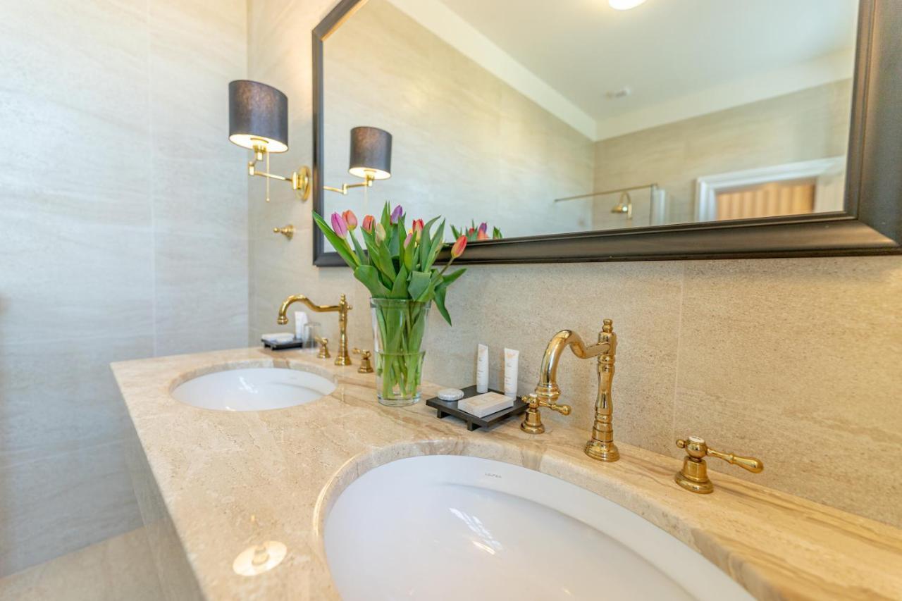Zamek Dukovany Hotel Екстериор снимка