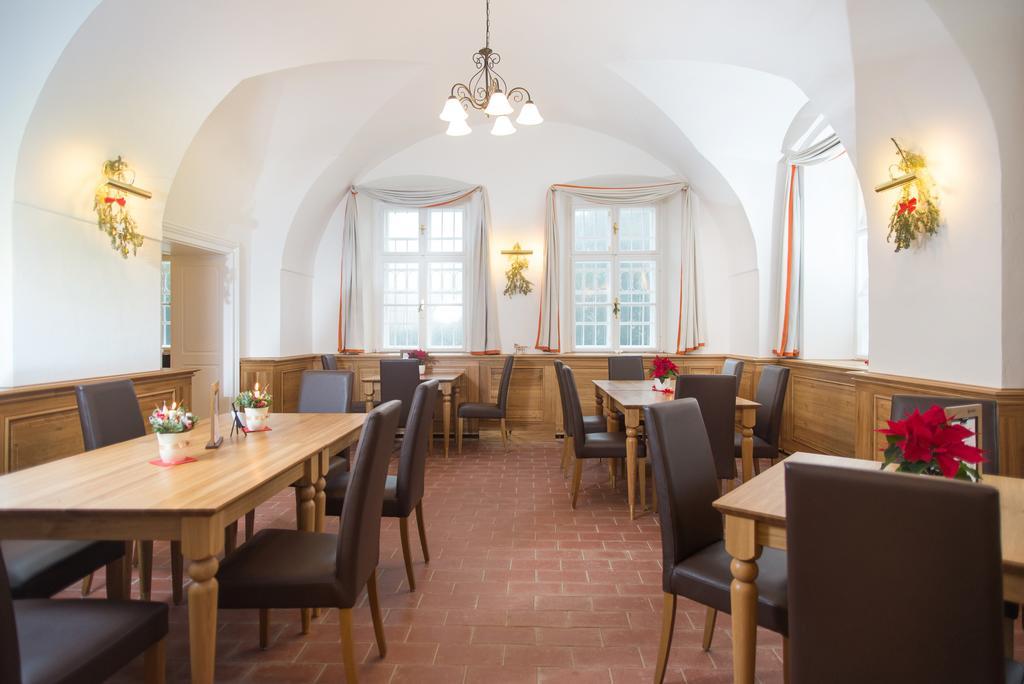 Zamek Dukovany Hotel Екстериор снимка